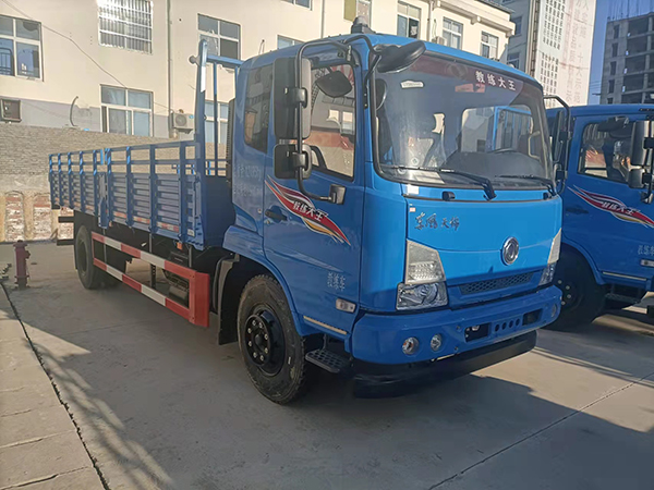教練車發(fā)動(dòng)機(jī)加多少機(jī)油最合適？